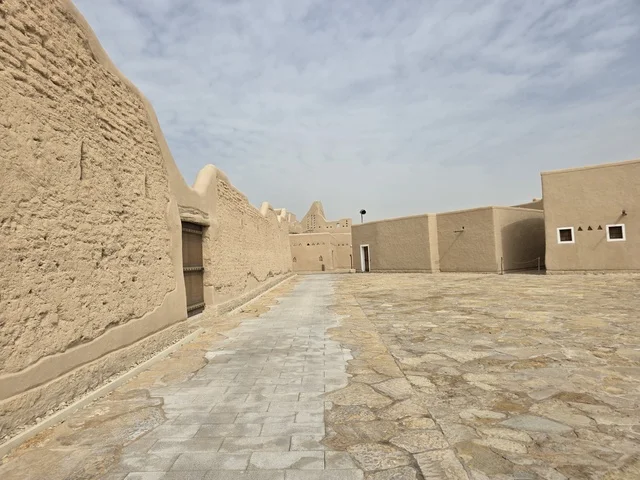 For the heritage and ancient tourist sites, the history of the First Saudi State, the old walls of Diriyah in Riyadh, Saudi Arabia, ancient historical archaeological landmarks, ancient architectural engineering art, a picture of the archaeological buildings and mud houses in the Al-Turaif neighborhood in Diriyah.