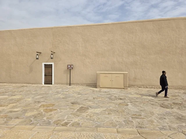 For the heritage and ancient tourist sites, the history of the First Saudi State, the old walls of Diriyah in Riyadh, Saudi Arabia, ancient historical archaeological landmarks, ancient architectural engineering art, a picture of the archaeological buildings and mud houses in the Al-Turaif neighborhood in Diriyah.
