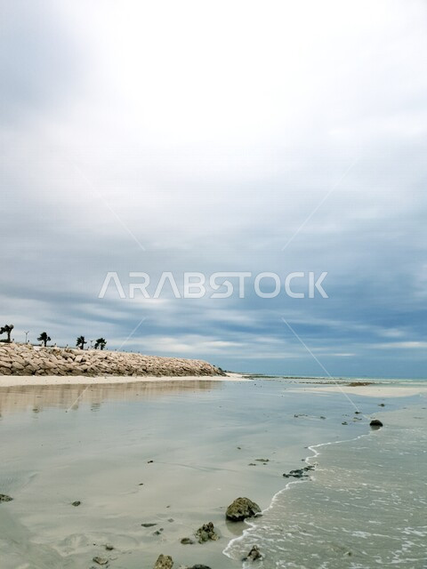 Aesthetic image of Ras Tanura beach in the Eastern Province - Dammam, Saudi Arabia, the beauty of nature in Saudi Arabia, tourism in Saudi Arabia, the charming eastern beaches, tourist places, coastal places in Saudi Arabia, the beauty of the sky and scen