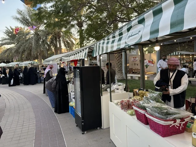 Shop for local products at the Jood Market in Prince Saud Park in Dhahran, Eastern Province, Saudi Arabia. It features artisanal products and homemade foods, outdoor shopping corners, family events, and recreational activities. It is an open community market that supports local projects, with a vibrant heritage and social atmosphere.