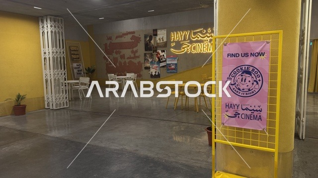 حي سينما في حي جميل في مدينة جدة، المملكة العربية السعودية، وجهة ثقافية وفنية معاصرة، معارض فنية ومساحات إبداعية، فعاليات ثقافية ومجتمعية متنوعة، مقاهي ومناطق تجمع فني، بيئة حضرية تحتضن الإبداع والفنون الحديثة