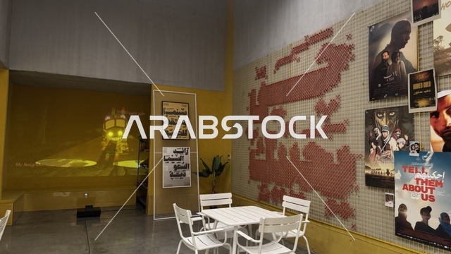 حي سينما في حي جميل في مدينة جدة، المملكة العربية السعودية، وجهة ثقافية وفنية معاصرة، معارض فنية ومساحات إبداعية، فعاليات ثقافية ومجتمعية متنوعة، مقاهي ومناطق تجمع فني، بيئة حضرية تحتضن الإبداع والفنون الحديثة