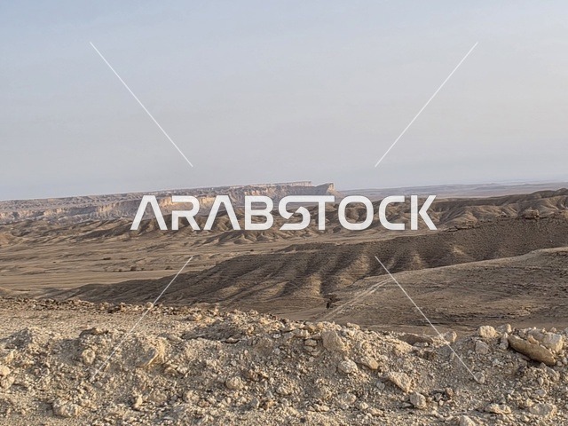 وجهة طبيعية بارزة، مطل الجراند كانيون, منظر طبيعي لحافة العالم، سلسلة جبال طويق في الرياض، جبال في نجد في المملكة العربية السعودية، المناطق الصحراوية، الجبال والمرتفعات الصخرية، القمم الصخرية، معالم تاريخية، السياحة في السعودية