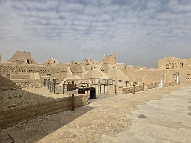 The style of traditional Najdi architecture, the history of the First Saudi State, the ancient walls of Diriyah in Riyadh, Saudi Arabia, ancient historical archaeological sites, ancient architectural engineering art, a picture of the archaeological buildings and mud houses in the Al-Turaif district of Diriyah.