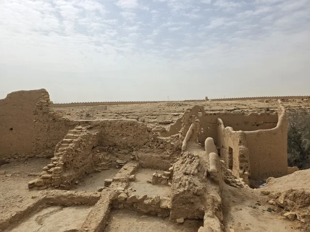 Remnants of walls built from mud bricks, the history of the First Saudi State, the ancient walls of Diriyah in the city of Riyadh in the Kingdom of Saudi Arabia, ancient historical archaeological landmarks, ancient architectural engineering art, a picture of the archaeological buildings and mud houses in the Al-Turaif neighborhood in Diriyah.