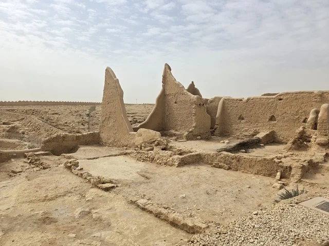 The narrow alleys and residential streets, the history of the First Saudi State, the ancient walls of Diriyah in Riyadh, Saudi Arabia, ancient historical archaeological landmarks, ancient architectural engineering art, a picture of the archaeological buildings and mud houses in the Al-Turaif neighborhood in Diriyah.