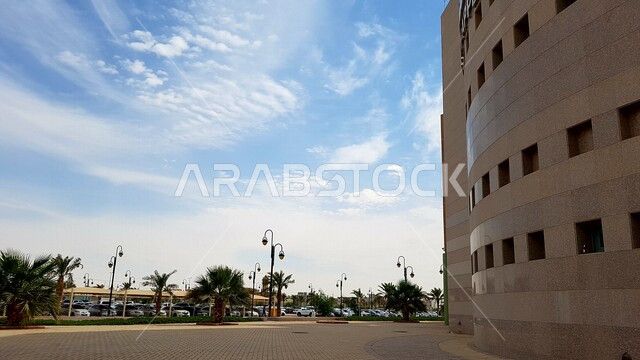صورة لمبنى كلية إدارة الأعمال – جامعة الأمير سطام بن عبد العزيز بمحافظة الخرج في الرياض بالمملكة العربية السعودية ، مبنى تعليمي ، جامعة سطام بن عبد العزيز بالخرج من أحدث الجامعات السعودية 