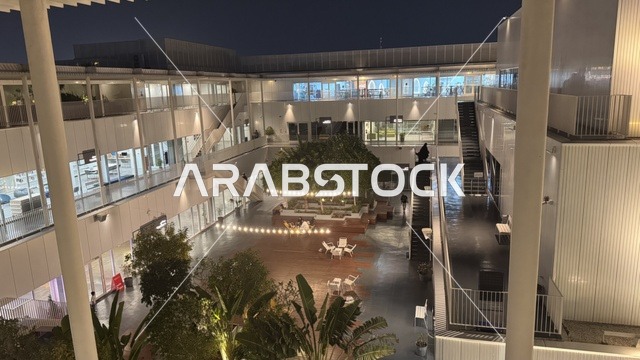 التصميم الداخلي لحي جميل في مدينة جدة، المملكة العربية السعودية، وجهة ثقافية وفنية معاصرة، معارض فنية ومساحات إبداعية، فعاليات ثقافية ومجتمعية متنوعة، مقاهي ومناطق تجمع فني، بيئة حضرية تحتضن الإبداع والفنون الحديثة