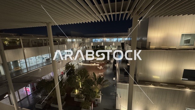 التصميم الداخلي لحي جميل في مدينة جدة، المملكة العربية السعودية، وجهة ثقافية وفنية معاصرة، معارض فنية ومساحات إبداعية، فعاليات ثقافية ومجتمعية متنوعة، مقاهي ومناطق تجمع فني، بيئة حضرية تحتضن الإبداع والفنون الحديثة