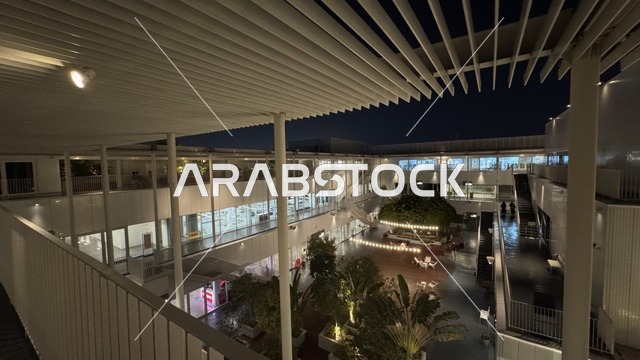 التصميم الداخلي لحي جميل في مدينة جدة، المملكة العربية السعودية، وجهة ثقافية وفنية معاصرة، معارض فنية ومساحات إبداعية، فعاليات ثقافية ومجتمعية متنوعة، مقاهي ومناطق تجمع فني، بيئة حضرية تحتضن الإبداع والفنون الحديثة