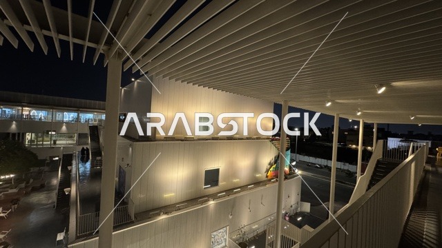 التصميم الداخلي لحي جميل في مدينة جدة، المملكة العربية السعودية، وجهة ثقافية وفنية معاصرة، معارض فنية ومساحات إبداعية، فعاليات ثقافية ومجتمعية متنوعة، مقاهي ومناطق تجمع فني، بيئة حضرية تحتضن الإبداع والفنون الحديثة