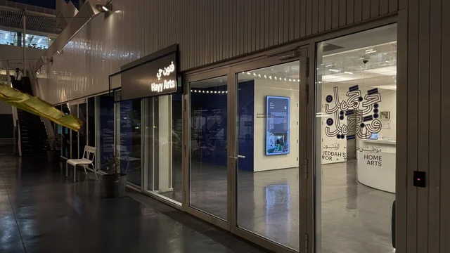 An urban environment that embraces creativity and modern arts, a beautiful neighborhood in Jeddah, Saudi Arabia, a contemporary cultural and artistic destination, art exhibitions and creative spaces, diverse cultural and community events, cafes and artistic gathering areas. An urban environment that embraces creativity and modern arts, a beautiful neighborhood in Jeddah, Saudi Arabia, a contemporary cultural and artistic destination, art exhibitions and creative spaces, diverse cultural and community events, cafes and artistic gathering areas.