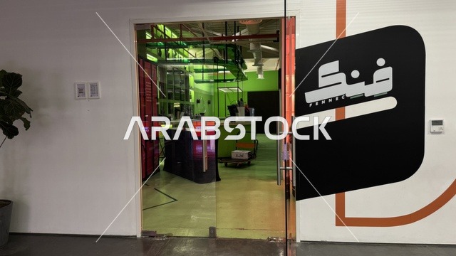 معارض فنية ومساحات إبداعية، حي جميل في مدينة جدة، المملكة العربية السعودية، وجهة ثقافية وفنية معاصرة، بيئة حضرية تحتضن الإبداع والفنون الحديثة ، فعاليات ثقافية ومجتمعية متنوعة، مقاهي ومناطق تجمع فني