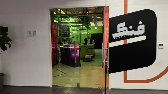 Art exhibitions and creative spaces, a beautiful neighborhood in Jeddah, Saudi Arabia, a contemporary cultural and artistic destination, an urban environment that embraces creativity and modern arts, diverse cultural and community events, cafes and artistic gathering areas.