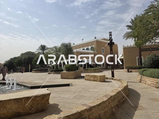 الموقع ضمن قائمة التراث العالمي، معالم أثرية تاريخية قديمة، أسوار الدرعية القديمة في مدينة الرياض في المملكة العربية السعودية، الفن الهندسي المعماري القديم، صورة للمباني الأثرية والبيوت الطينية في حي الطريف في الدرعية،  تاريخ الدولة السعودية الأولى