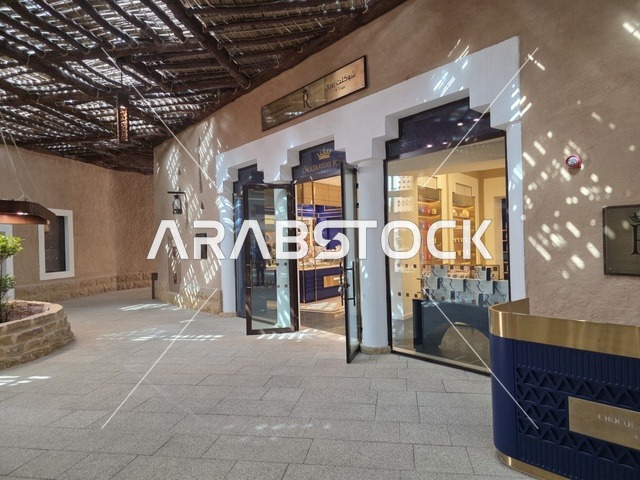الهندسة المعمارية المحلية التقليدية، أحد أكبر المنازل التراثية، معالم أثرية تاريخية قديمة، أسوار الدرعية القديمة في مدينة الرياض في المملكة العربية السعودية، صورة للمباني الأثرية والبيوت الطينية في حي الطريف في الدرعية،  تاريخ الدولة السعودية الأولى
