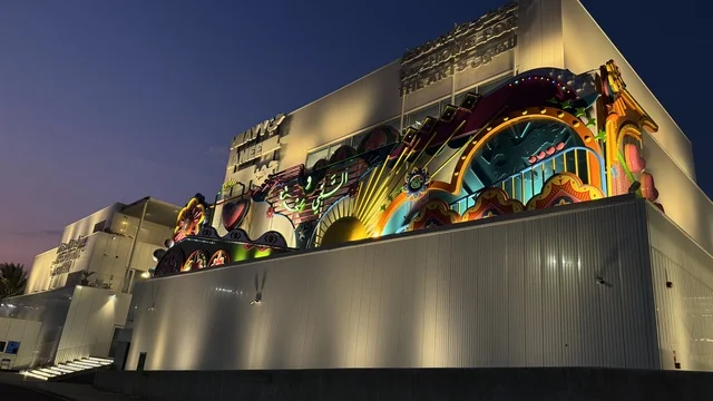 التصميم الخارجي لمبني حي جميل في مدينة جدة، المملكة العربية السعودية، وجهة ثقافية وفنية معاصرة، بيئة حضرية تحتضن الإبداع والفنون الحديثة ، معارض فنية ومساحات إبداعية، فعاليات ثقافية ومجتمعية متنوعة، مقاهي ومناطق تجمع فني التصميم الخارجي لمبني حي جميل في مدينة جدة، المملكة العربية السعودية، وجهة ثقافية وفنية معاصرة، بيئة حضرية تحتضن الإبداع والفنون الحديثة ، معارض فنية ومساحات إبداعية، فعاليات ثقافية ومجتمعية متنوعة، مقاهي ومناطق تجمع فني