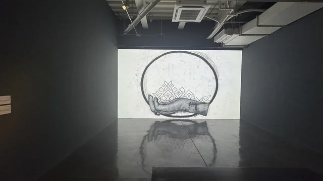 تجارب تفاعلية وعروض بصرية، معرض الرسوم المتحركة في مدينة جدة، المملكة العربية السعودية، فعالية فنية وترفيهية مخصصة لعالم الأنيميشن، عرض شخصيات وأعمال كرتونية، أنشطة تعليمية وترفيهية للأطفال والعائلات، أجواء تجمع الفن والتقنية.