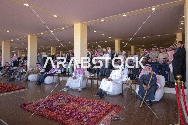 ايماءات الحماس و مشاركة واسعة من ملاك الإبل، مهرجان الملك عبدالعزيز لمزاين الإبل، المملكة العربية السعودية، فعالية تراثية وطنية كبرى، مسابقات وجمال الإبل، عروض ومزادات، أنشطة ثقافية وتراثية، أجواء احتفالية تعكس أصالة الموروث السعودي