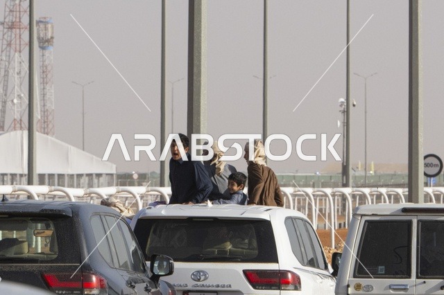 تفاعل ملاك الابل في مهرجان الملك عبدالعزيز لمزاين الإبل، المملكة العربية السعودية، فعالية تراثية وطنية كبرى، مشاركة واسعة من ملاك الإبل، عروض ومزادات، أنشطة ثقافية وتراثية، مسابقات وجمال الإبل، أجواء احتفالية تعكس أصالة الموروث السعودي