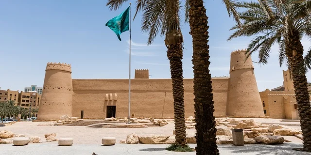 قصر المصمك حصن تاريخي مبني من الطوب الطيني يقع في حي الديرة بمدينة الرياض، المملكة العربية السعودية