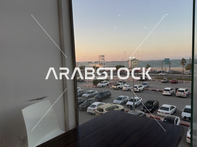 Parking in the outdoor parking lot of Marina Mall in Dammam, Eastern Province, Saudi Arabia, a shopping and entertainment center overlooking the waterfront, with various stores and brands, restaurants and cafes with sea views, recreational and service facilities, a family destination that combines shopping and entertainment.