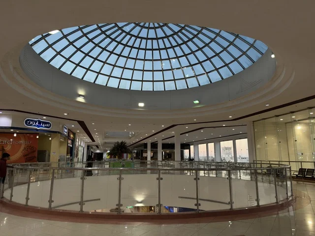 التصميم الداخلي لمبني مارينا مول في مدينة الدمام، المنطقة الشرقية، المملكة العربية السعودية، مركز تسوق وترفيه مطل على الواجهة البحرية، متاجر وعلامات تجارية متنوعة، مطاعم ومقاهي بإطلالات بحرية، مرافق ترفيهية وخدمية، وجهة عائلية تجمع التسوق والترفيه التصميم الداخلي لمبني مارينا مول في مدينة الدمام، المنطقة الشرقية، المملكة العربية السعودية، مركز تسوق وترفيه مطل على الواجهة البحرية، متاجر وعلامات تجارية متنوعة، مطاعم ومقاهي بإطلالات بحرية، مرافق ترفيهية وخدمية، وجهة عائلية تجمع التسوق والترفيه