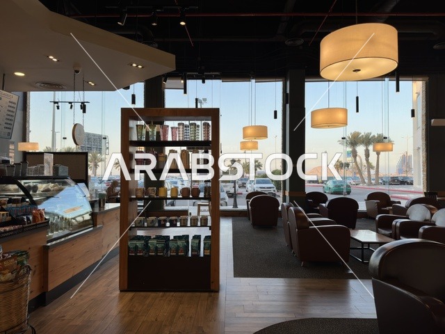 متجر وعلامة تجارية محلية  في مارينا مول في مدينة الدمام، المنطقة الشرقية، المملكة العربية السعودية، مركز تسوق وترفيه مطل على الواجهة البحرية،  مطاعم ومقاهي بإطلالات بحرية، مرافق ترفيهية وخدمية، وجهة عائلية تجمع التسوق والترفيه