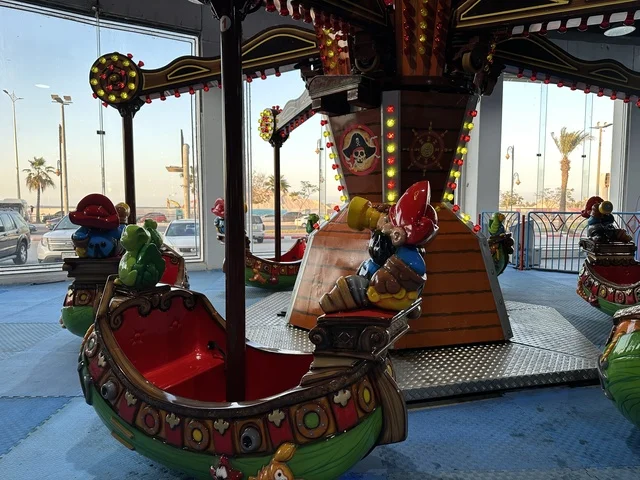 Recreational activities at Marina Mall in Dammam, Eastern Province, Saudi Arabia, a shopping and entertainment center overlooking the waterfront, featuring diverse stores and brands, restaurants and cafes with sea views, recreational and service facilities, a family destination that combines shopping and entertainment.