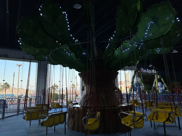 Recreational activities at Marina Mall in Dammam, Eastern Province, Saudi Arabia, a shopping and entertainment center overlooking the waterfront, featuring diverse stores and brands, restaurants and cafes with sea views, recreational and service facilities, a family destination that combines shopping and entertainment.