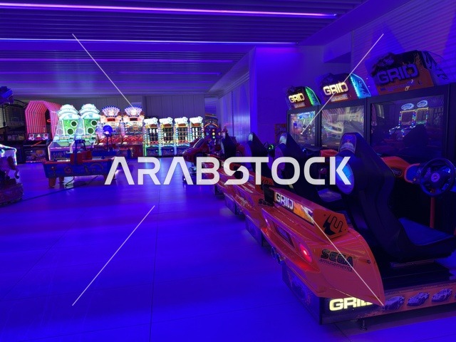 مدينة العاب ترفيهية في مارينا مول في مدينة الدمام، المنطقة الشرقية، المملكة العربية السعودية، مركز تسوق وترفيه مطل على الواجهة البحرية، متاجر وعلامات تجارية متنوعة، مطاعم ومقاهي بإطلالات بحرية، مرافق ترفيهية وخدمية، وجهة عائلية تجمع التسوق والترفيه