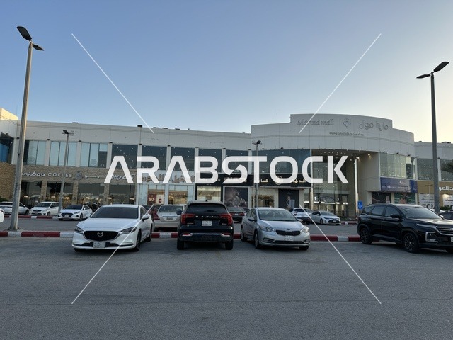 Parking in the outdoor parking lot in front of Marina Mall in Dammam, Eastern Province, Saudi Arabia, a shopping and entertainment center overlooking the waterfront, with various stores and brands, restaurants and cafes with sea views, recreational and service facilities, a family destination that combines shopping and entertainment.