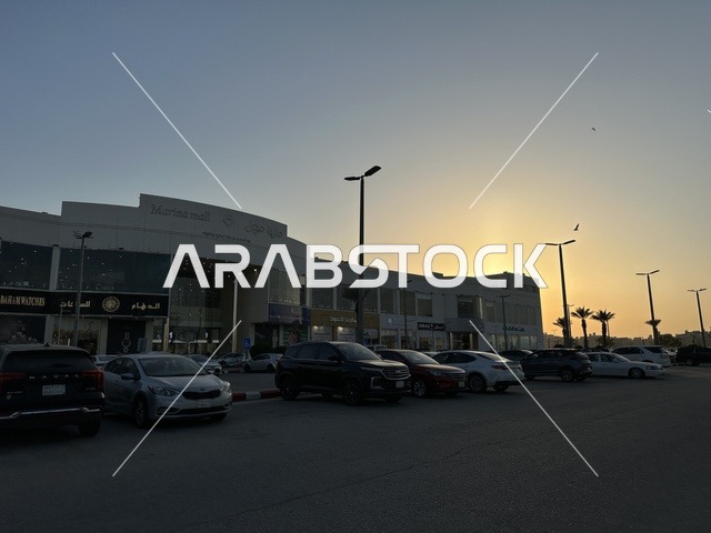 Parking in the outdoor parking lot in front of Marina Mall in Dammam, Eastern Province, Saudi Arabia, a shopping and entertainment center overlooking the waterfront, with various stores and brands, restaurants and cafes with sea views, recreational and service facilities, a family destination that combines shopping and entertainment.