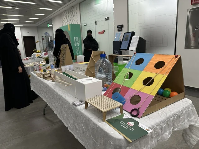 ورش تعليمية تفاعلية، يوم التعليم العالمي في مكتبة الثقافة، مكتبة الدمام العامة، المملكة العربية السعودية، يوم 30 من يناير 2026 ،فعالية تعليمية وثقافية تسلط الضوء على أهمية التعليم ودوره في بناء المجتمعات، مشاركات طلابية وحوار تفاعلي، بيئة ثقافية ملهمة تحتفي بالعلم والمعرفة وتدعم التعلم المستدام.