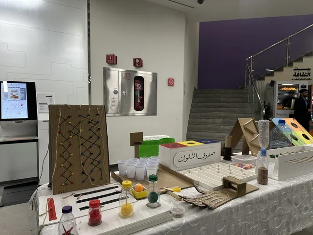 ورش تعليمية تفاعلية، يوم التعليم العالمي في مكتبة الثقافة، مكتبة الدمام العامة، المملكة العربية السعودية، يوم 30 من يناير 2026 ،فعالية تعليمية وثقافية تسلط الضوء على أهمية التعليم ودوره في بناء المجتمعات، مشاركات طلابية وحوار تفاعلي، بيئة ثقافية ملهمة تحتفي بالعلم والمعرفة وتدعم التعلم المستدام.