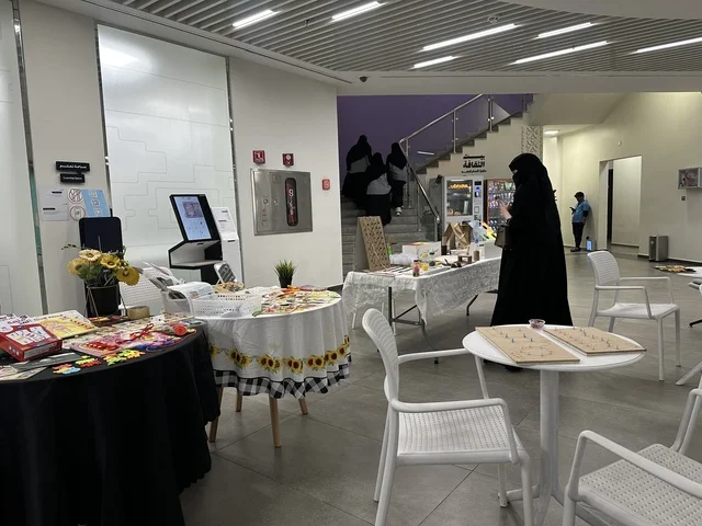 ورش تعليمية تفاعلية، يوم التعليم العالمي في مكتبة الثقافة، مكتبة الدمام العامة، المملكة العربية السعودية، يوم 30 من يناير 2026 ،فعالية تعليمية وثقافية تسلط الضوء على أهمية التعليم ودوره في بناء المجتمعات، مشاركات طلابية وحوار تفاعلي، بيئة ثقافية ملهمة تحتفي بالعلم والمعرفة وتدعم التعلم المستدام.