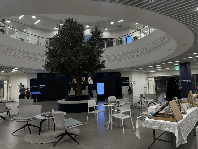 قسم الاستقبال في مكتبة الدمام العامة، يوم التعليم العالمي في مكتبة الثقافة، المملكة العربية السعودية، يوم 30 من يناير 2026 ،فعالية تعليمية وثقافية تسلط الضوء على أهمية التعليم ودوره في بناء المجتمعات، ورش تعليمية تفاعلية، مشاركات طلابية وحوار تفاعلي، بيئة ثقافية ملهمة تحتفي بالعلم والمعرفة وتدعم التعلم المستدام.