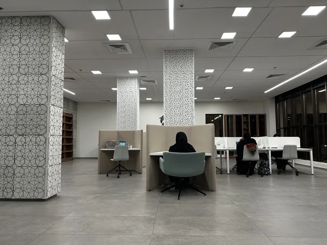 فعالية تعليمية وثقافية تسلط الضوء على أهمية التعليم ودوره في بناء المجتمعات، يوم التعليم العالمي في مكتبة الثقافة، مكتبة الدمام العامة، المملكة العربية السعودية، يوم 30 من يناير 2026 ، ورش تعليمية تفاعلية، مشاركات طلابية وحوار تفاعلي، بيئة ثقافية ملهمة تحتفي بالعلم والمعرفة وتدعم التعلم المستدام.