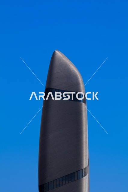 مركز الملك عبد العزيز الثقافي العالمي في مدينة الظهران، مركز إثراء الثقافي، مكاتب ومتاحف عصرية، منارة ومعالم سياحية مشهورة, الفن الهندسي المعماري المتميز على الطراز الحديث في المملكة العربية السعودية, منظر السماء الزرقاء