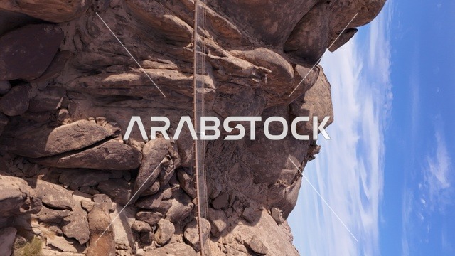 دزرت روك (Desert Rock) في المملكة العربية السعودية، منتجع جبلي فاخر مدمج مع الطبيعة الصخرية، تصميم معماري مبتكر منحوت داخل الجبال، تجربة سياحية فريدة تجمع الرفاهية والاستدامة، إطلالات صحراوية خلابة، وجهة سياحية عالمية