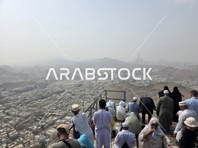 جبل النور في مكة المكرمة، توافد الزوار من جميع أنحاء العالم لزيارة غار حراء، القمم والمرتفعات الجبلية، معالم دينية مشهورة في المملكة العربية السعودية، مكان إسلامي مقدس