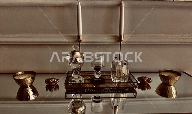 صورة لفن الديكور ، تحف إبداعية ذات الطراز القديم ، شموع ، زينة للمناسبات والأعياد ، خلفية للتحف الأثرية الجميلة ، زينة رمضان