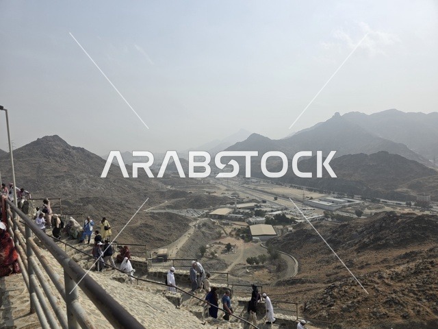 جبل النور في مكة المكرمة، توافد الزوار من جميع أنحاء العالم لزيارة غار حراء، القمم والمرتفعات الجبلية، معالم دينية مشهورة في المملكة العربية السعودية، مكان إسلامي مقدس