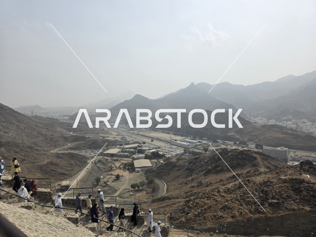 جبل النور في مكة المكرمة، توافد الزوار من جميع أنحاء العالم لزيارة غار حراء، القمم والمرتفعات الجبلية، معالم دينية مشهورة في المملكة العربية السعودية، مكان إسلامي مقدس