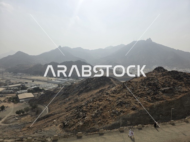 جبل النور في مكة المكرمة، توافد الزوار من جميع أنحاء العالم لزيارة غار حراء، القمم والمرتفعات الجبلية، معالم دينية مشهورة في المملكة العربية السعودية، مكان إسلامي مقدس