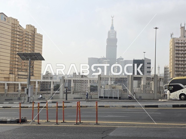 قبر امنا خديجة بنت خويلد رضي الله عنها، مقبرة مقدسة في العالم الاسلامي، مقبرة جنة المعلاة (مقبرة الحجون) على سفح جبل الحجون، المقبرة الرئيسية لأهل مكة المكرمة منذ عصر ما قبل الإسلام