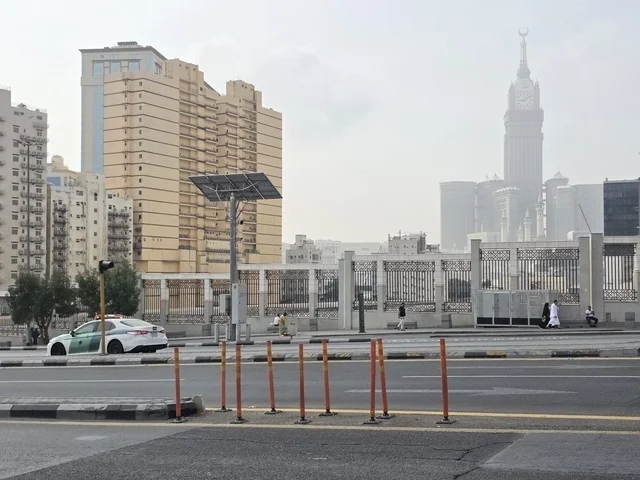 قبر امنا خديجة بنت خويلد رضي الله عنها، مقبرة مقدسة في العالم الاسلامي، مقبرة جنة المعلاة (مقبرة الحجون) على سفح جبل الحجون، المقبرة الرئيسية لأهل مكة المكرمة منذ عصر ما قبل الإسلام