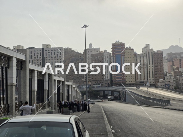 مقبرة مقدسة في العالم الاسلامي، مقبرة جنة المعلاة (مقبرة الحجون) على سفح جبل الحجون، المقبرة الرئيسية لأهل مكة المكرمة منذ عصر ما قبل الإسلام ، قبر امنا خديجة بنت خويلد رضي الله عنها