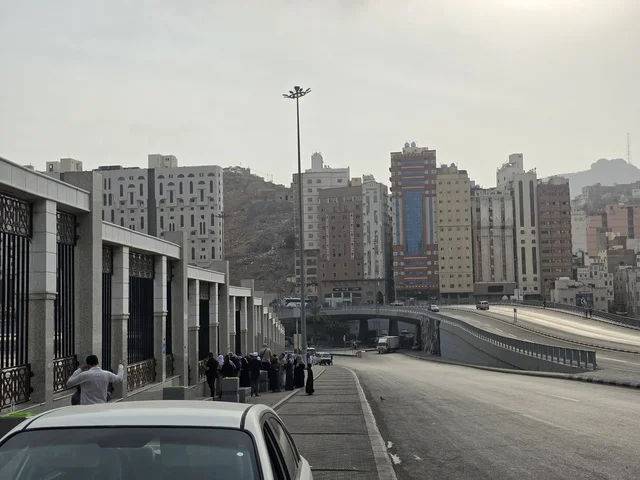 A sacred cemetery in the Islamic world, the Cemetery of Jannat al-Mu'alla (the Al-Hajun Cemetery) at the foot of Mount Al-Hajun, is the main cemetery for the people of Mecca since the pre-Islamic era, and it is the grave of our mother Khadijah bint Khuwaylid, may Allah be pleased with her. A sacred cemetery in the Islamic world, the Cemetery of Jannat al-Mu'alla (the Al-Hajun Cemetery) at the foot of Mount Al-Hajun, is the main cemetery for the people of Mecca since the pre-Islamic era, and it is the grave of our mother Khadijah bint Khuwaylid, may Allah be pleased with her.