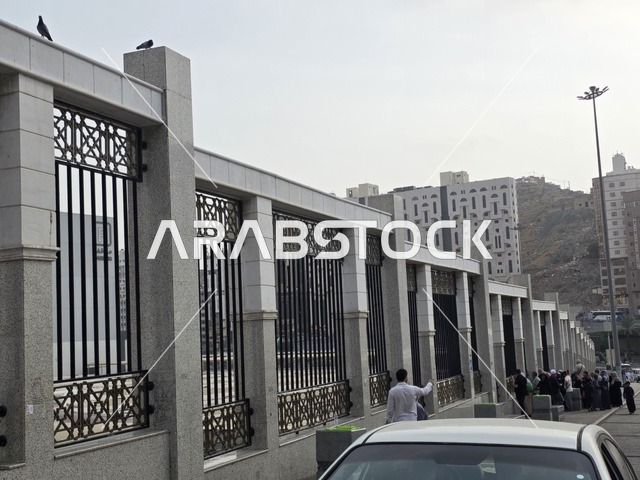 قبر امنا خديجة بنت خويلد رضي الله عنها، مقبرة مقدسة في العالم الاسلامي، مقبرة جنة المعلاة (مقبرة الحجون) على سفح جبل الحجون، المقبرة الرئيسية لأهل مكة المكرمة منذ عصر ما قبل الإسلام